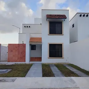 Hermosa Casa A 15 Minutos Del Aeropueto De En Exclusivo Fraccionamiento Residencial Villa